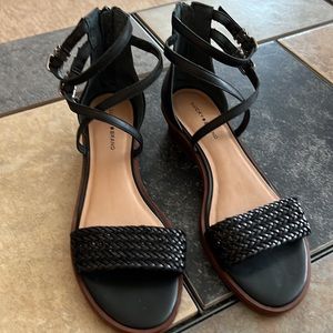 Lucky Brand Skippir faux leather woven strap sandals . Size 8 black EUC